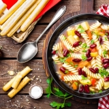 minestrone-soup-vegetable-soup-with-pasta-PHU79AS-620x46555h