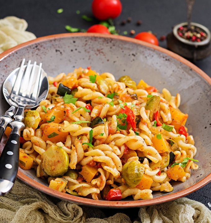 vegan-fusilli-vegetable-paste-with-pumpkin-PX2FXCJhhh-min